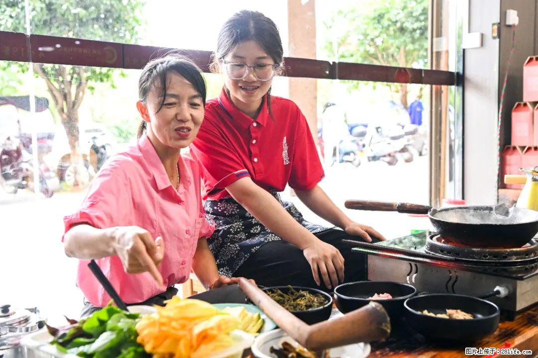 全网追的“扁担女孩”,找了一份暑假工,时薪12元 - 泰安生活资讯 - 泰安28生活网 ta.28life.com